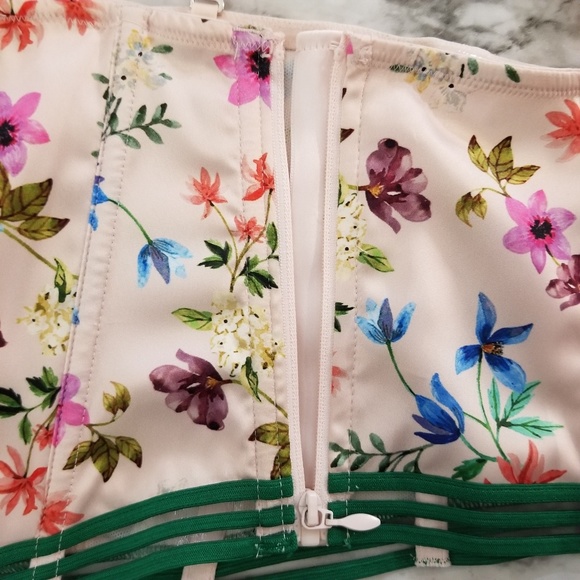 *SOLD* Victoria's Secret Flower Bralette Medium - Picture 5 of 8